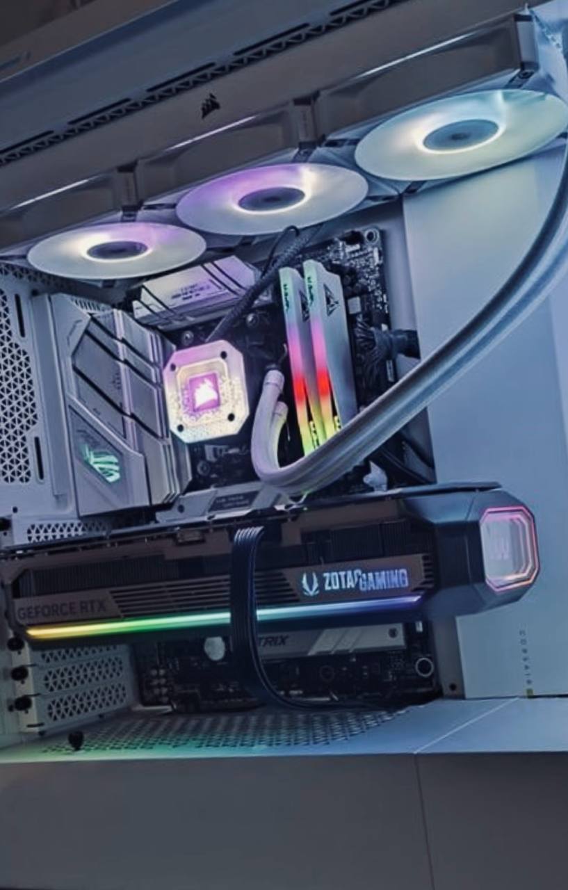 PC GAMER ULTRA – RTX 5090 / Ryzen 7 – Édition White RGB – 4K & 8K Ready