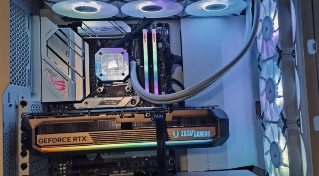 PC GAMER ULTRA – RTX 5090 / Ryzen 7 – Édition White RGB – 4K & 8K Ready