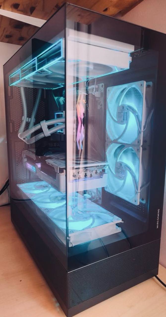 PC Gamer Reconditionné – Full White Édition • Ryzen 9 • Radeon XT • 32Go DDR5 • 1To NVMe